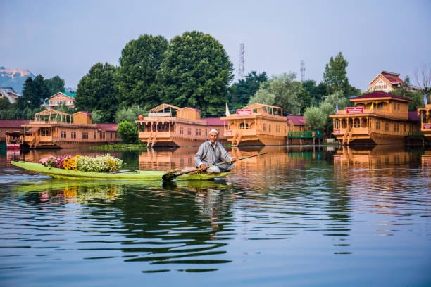 Top Lakeside Hotels di Kashmir: Tetap di dekat pemandangan danau yang indah